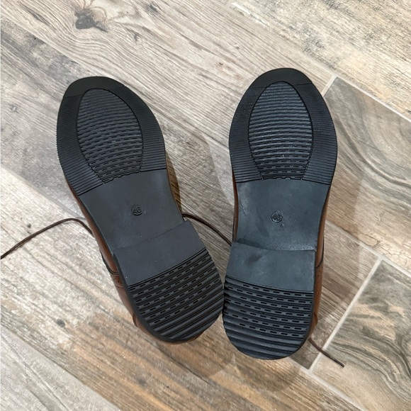 MAKE AN OFFER! 
Classic Brown Leather Men's Shoes - Picture 3 of 3